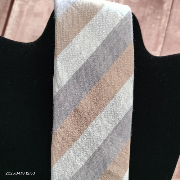 Reaction Kenneth Cole Silk Blend Striped Tan and Blue/Gray Men's Tie Necktie - Picture 2 of 8